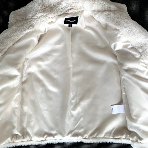 NWOT, XXS Express Off-White Faux-Fur Coat, Super Soft! Two Front Pockets - Picture 3 of 5